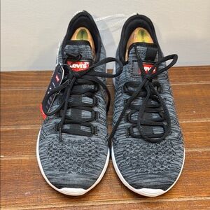 Levi's Men's Black Knit Sneakers size 8‎